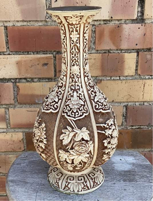 ASIAN BROWN AND ECCRU 1970'S VASE WITH RELIEF