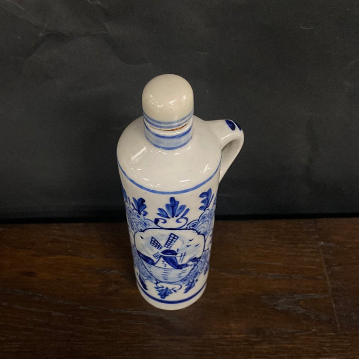 SMALL LIDDED CARAFE