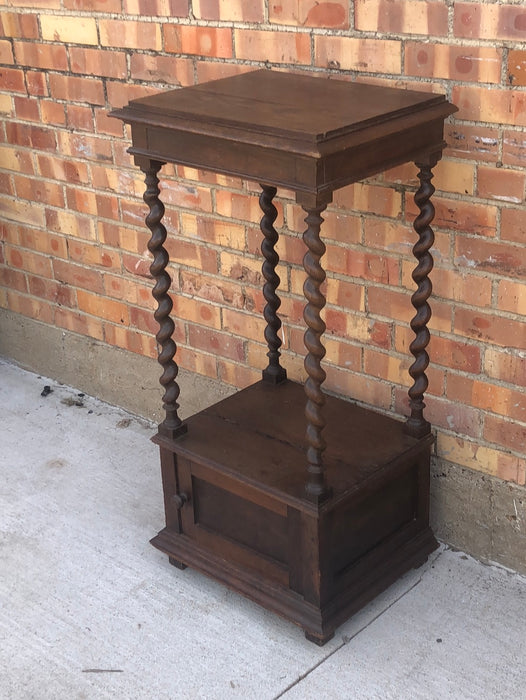 LOUIS XIII OAK SIDE TABLE/PEDESTAL