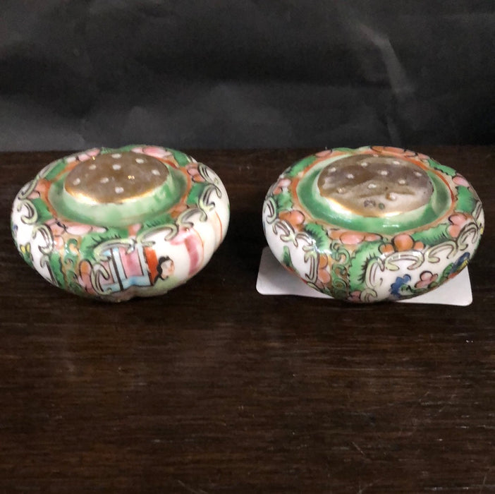 * PAIR OF ROSE FAMILLE SALT AND PEPPER SHAKERS ADDED TO SOLD LOT