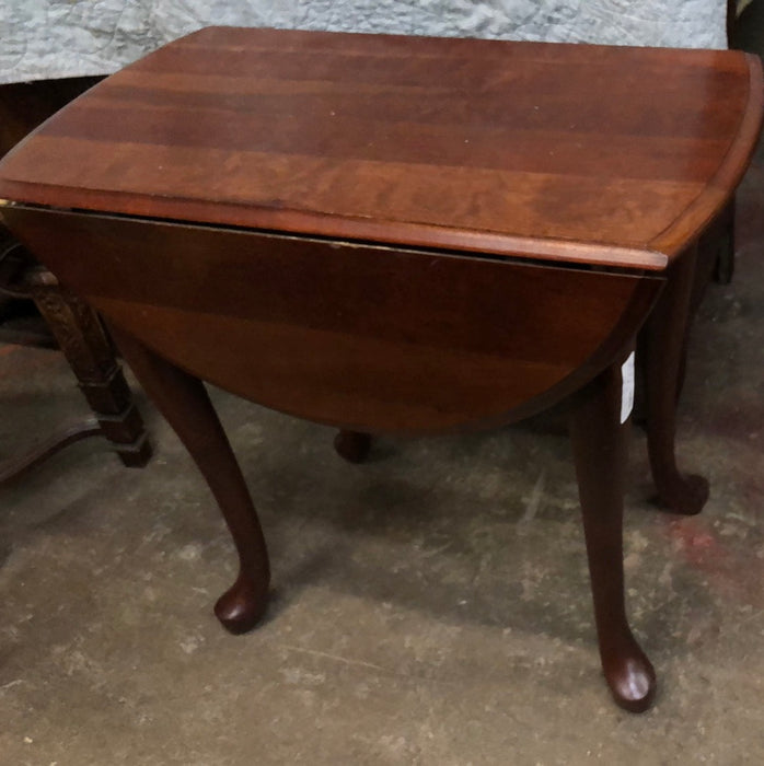CHERRY QUEEN ANNE DROP LEAF TABLE