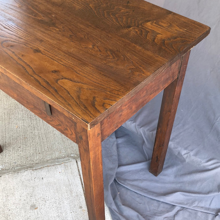 SMALL OAK SIDE TABLE WITH DRAWER