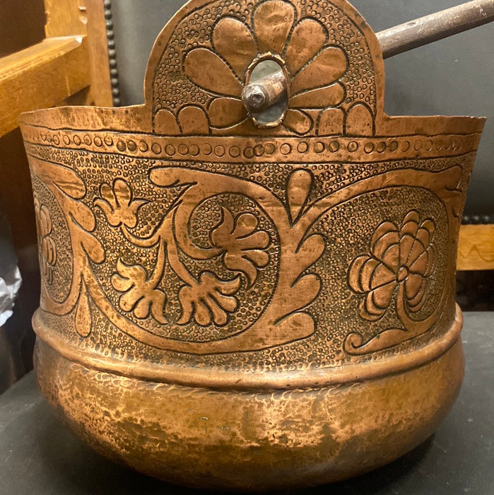 HEAVY COPPER POT WITH ORNATE FLORAL DESIGN
