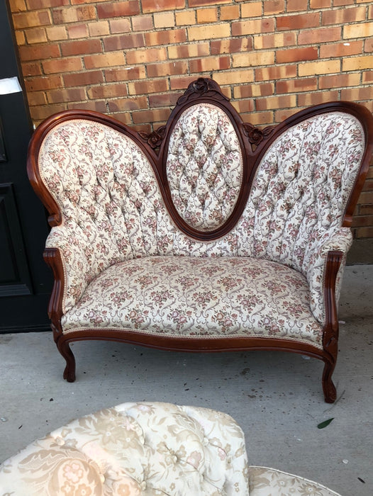 VICTORIAN REPRODUCTION SETTEE