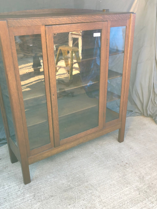 SMALL MISSION OAK STYLE CHINA CABINET