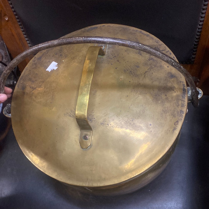 LARGE LIDDED BRASS CANDY POT