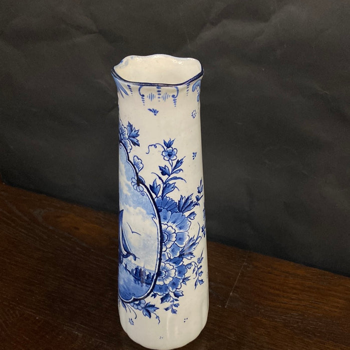 TAPERED DELFT VASE WITH SHIP