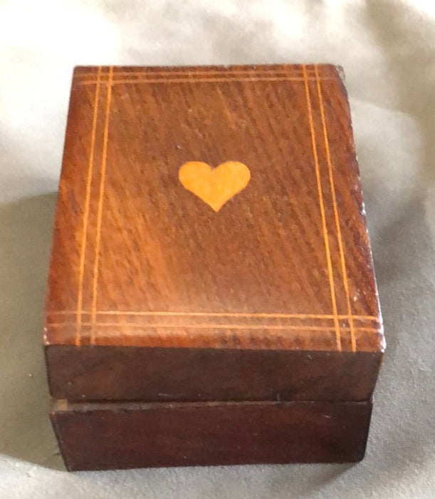 SMALL ROSEWOOD HEART BOX