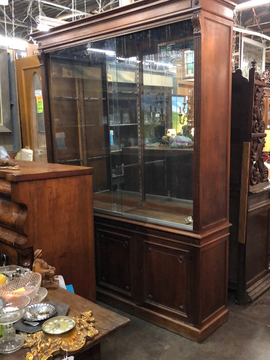 APOTHECARY SHOWCASE WITH GLASS SHELVES AND SLIDING DOORS and lock