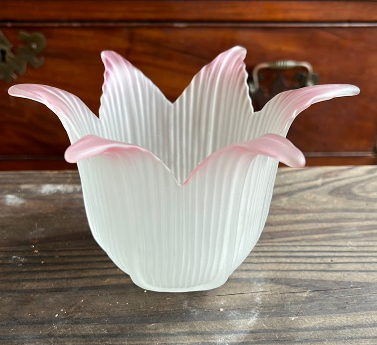 FROSTED GLASS TULIP SHAPED CANDLE HOLDER WITH PINK EDGES