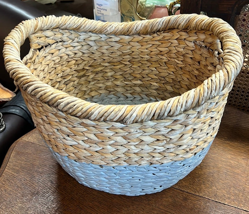 DOUBLE HANDLED WOVEN VINTAGE BASKET