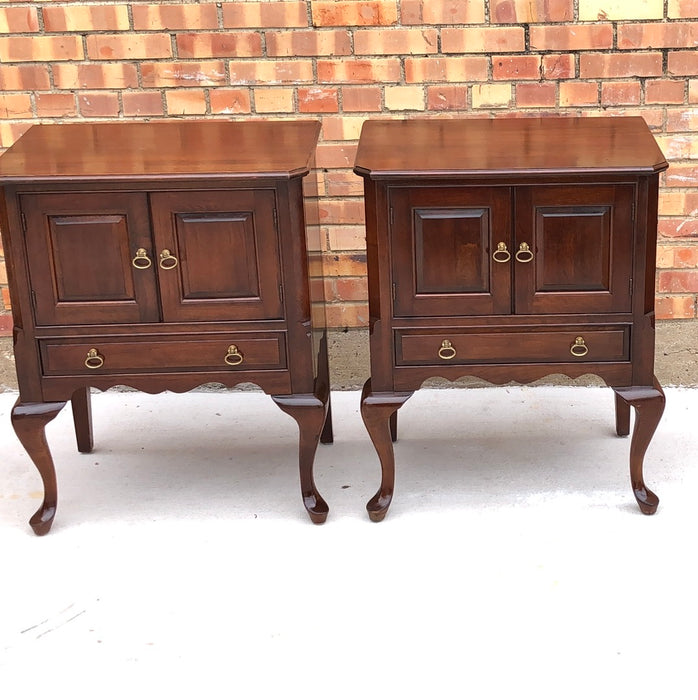 PAIR OF MAHOGANY NIGHTSTANDS