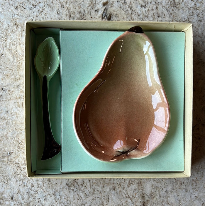 CARLTON WARE PEAR DISH AND SPOON SET IN BOX