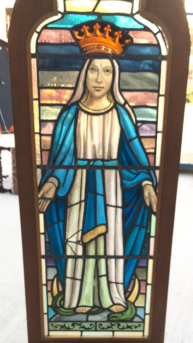 TREFOIL ARCH FORM FIGURAL STAINED GLASS WINDOW