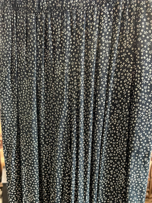 BLACK WIDE LEG PANTS WITH LITTLE WHITE FLOWERS