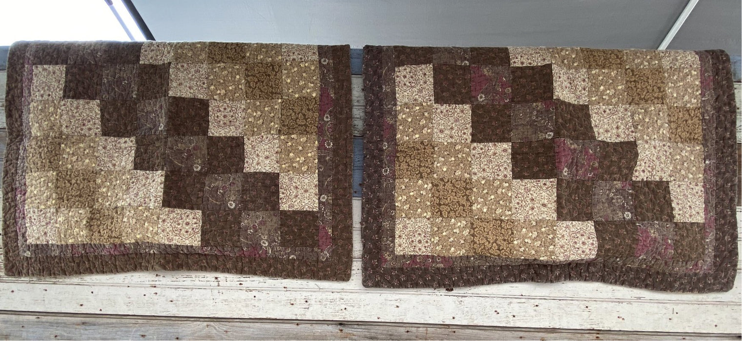 BROWN FLORAL SQUARE PATTERN QUILT WITH 2 PILLOW SHAMS