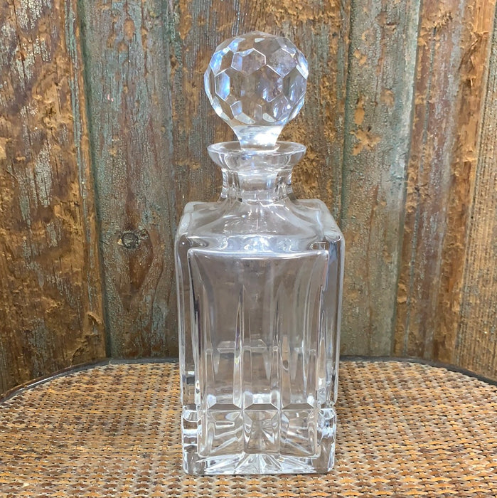 SQUARE CUT CRYSTAL DECANTER WITH ROUND STOPPER