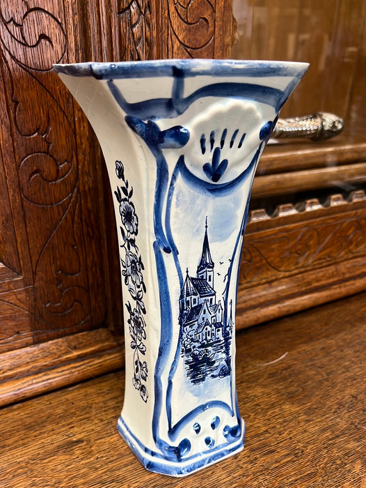 SINGLE FLARED DELFT CHURCH VASE