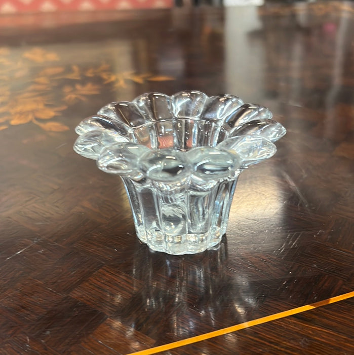 CLEAR GLASS FLOWER CANDLEHOLDER