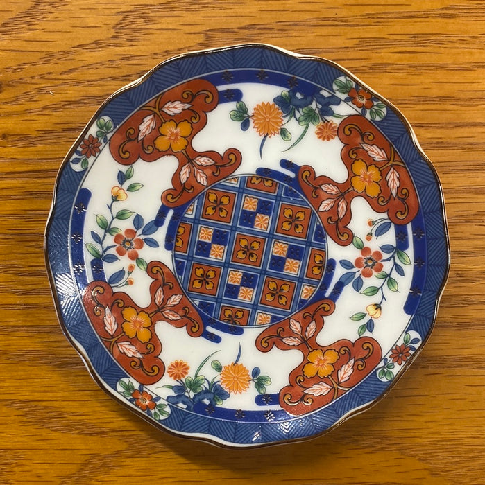 SMALL IMARI COLORED PLATE