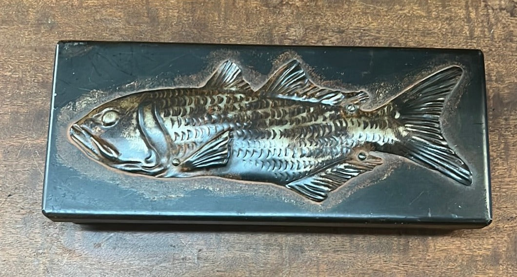 METAL BOX WITH FISH