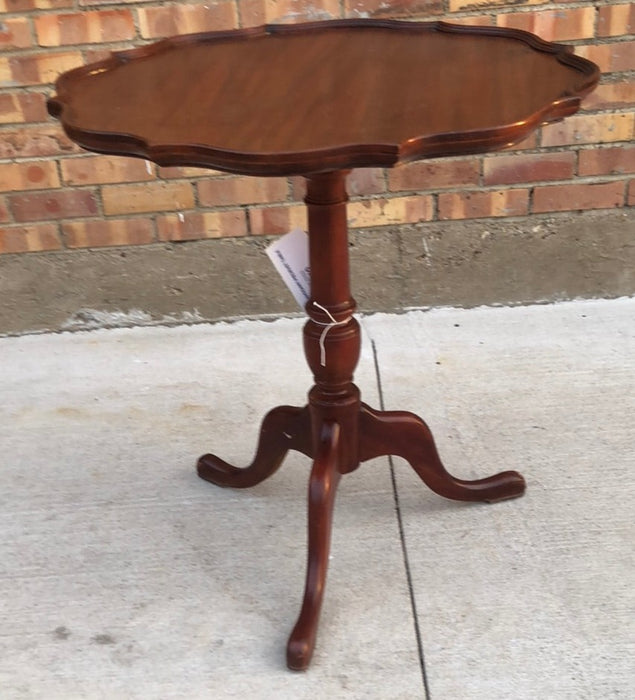 MAHOGANY PIECRUST TABLE