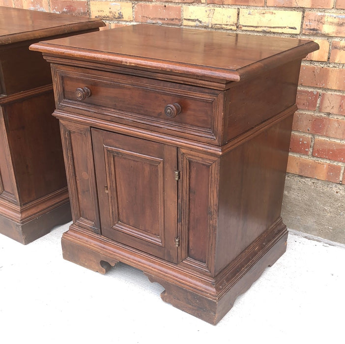 PAIR OF RUSTIC ITALIAN NIGHT STANDS