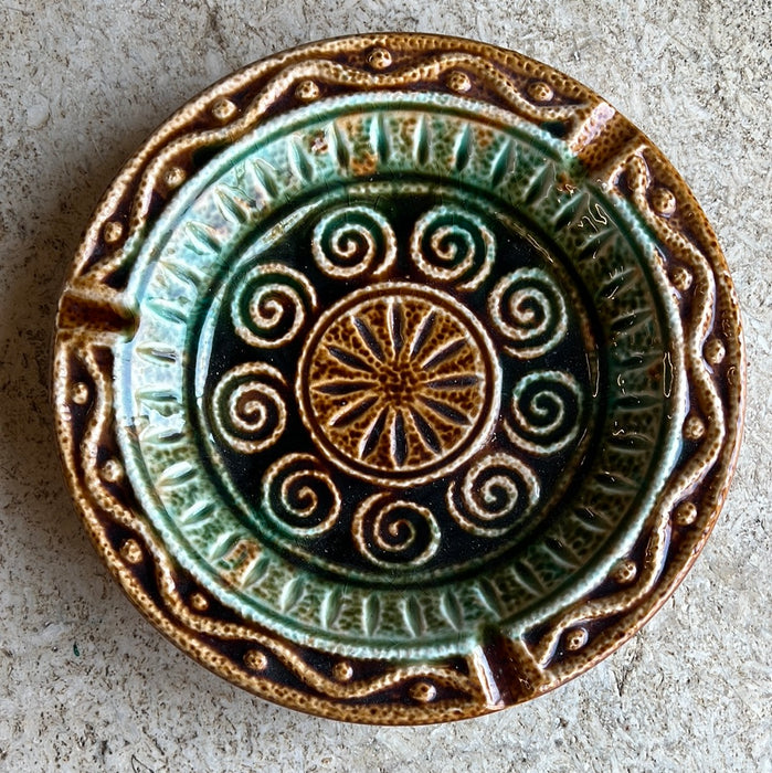 LARGE MAJOLICA ASHTRAY