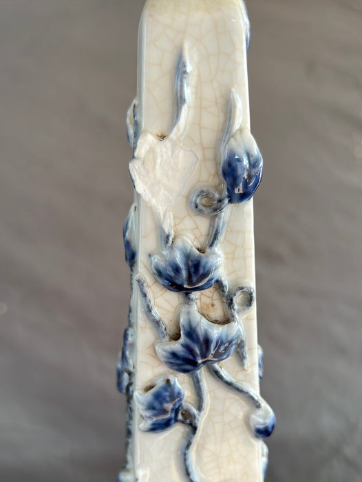 AS FOUND SMALL ANTIQUE CHINESE BLUE AND WHITE OBELISK