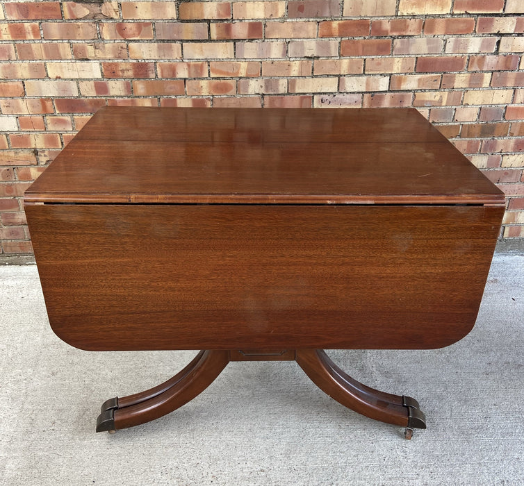 DUNCAN PHYFE DROP LEAF TABLE WITH 4 LEAVES