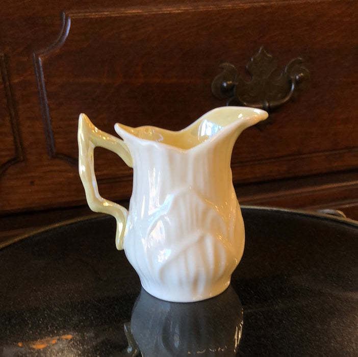 SMALL BELLECK CREAMER