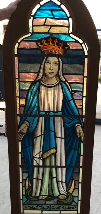 TREFOIL ARCH FORM FIGURAL STAINED GLASS WINDOW