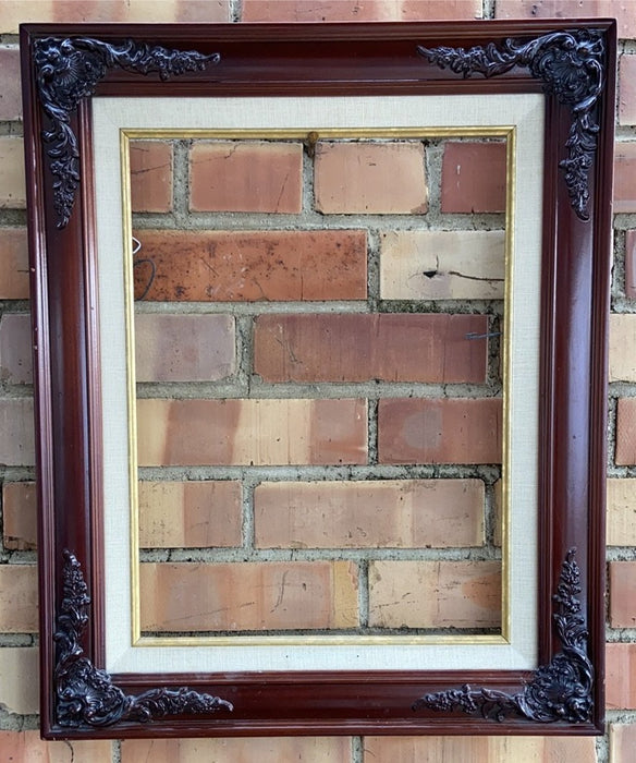 SMALL LINEN LINER WOOD FRAME WITH GESSO RELIEF