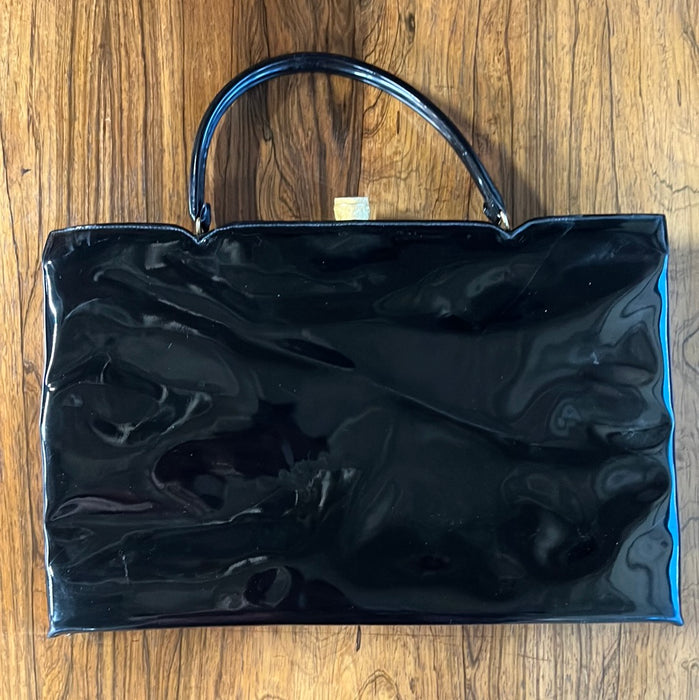 LARGE BLACK PATENT LEATHER HANDBAG WITH GOLDEN CLASP