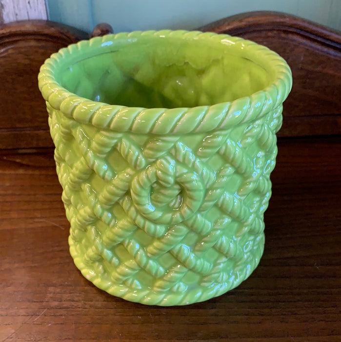 SMALL GREEN PLANTER WITH ROPE TEXTURE