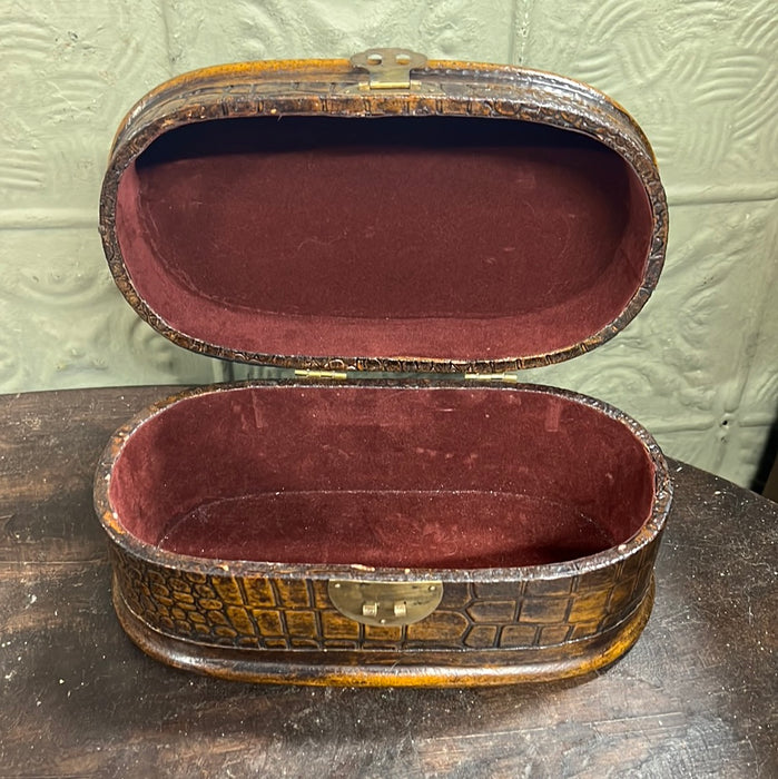 FAUX ALLIGATOR OVAL BOX