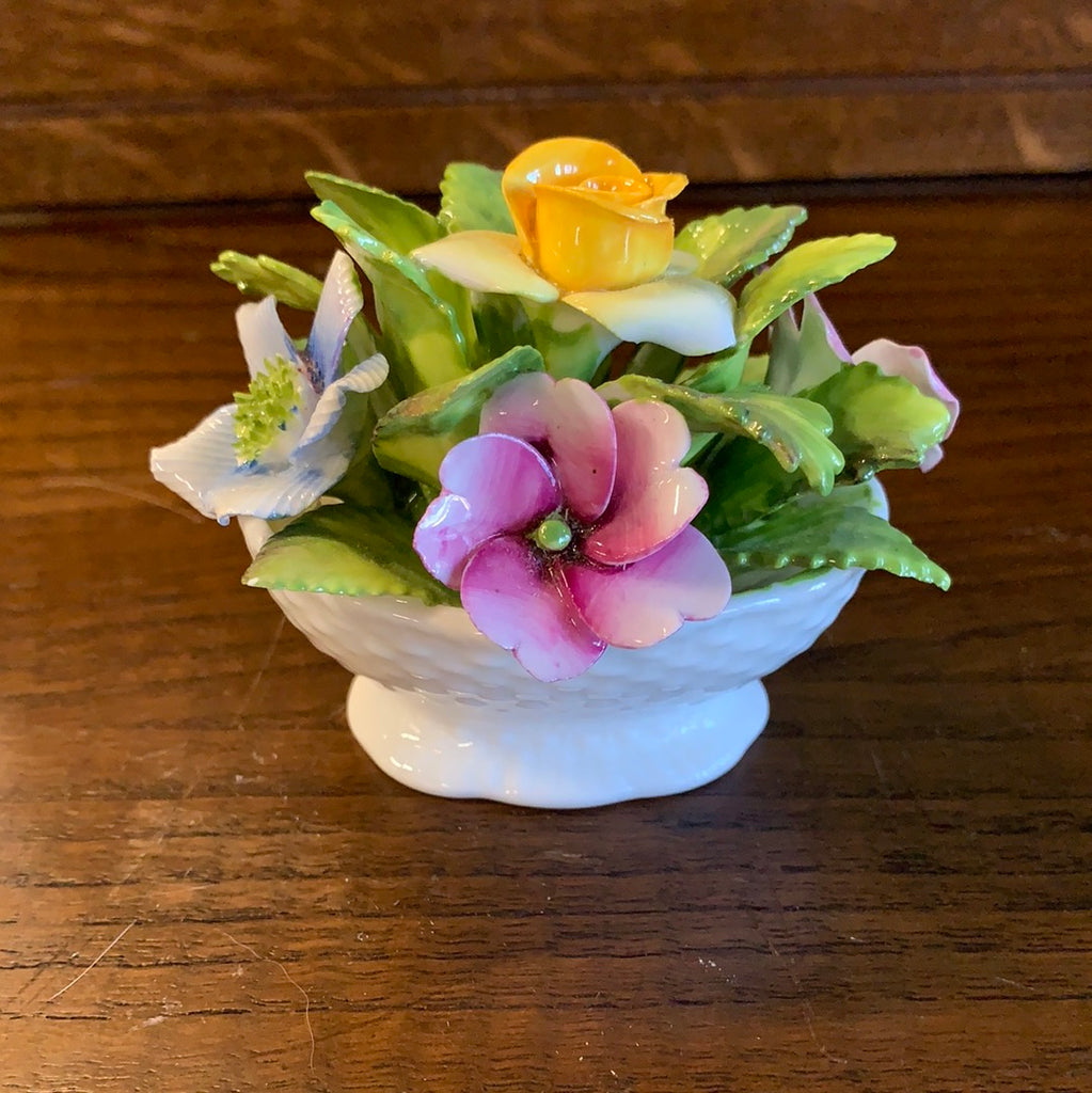 TINY COAL PORT PORCELAIN FLOWER BASKET — Lots of Furniture