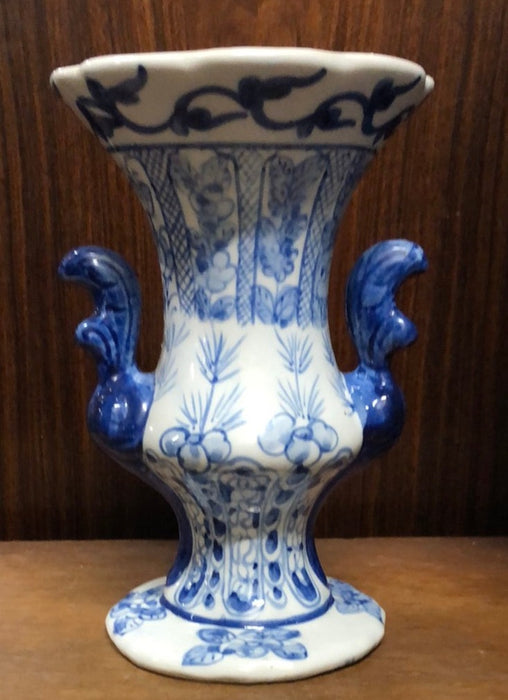 SMALL BLUE AND WHITE FOOTED VASE