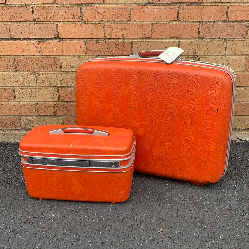 ORANGE SAMSONITE LUGGAGE PIECE SET AS FOUND — Lots of Furniture