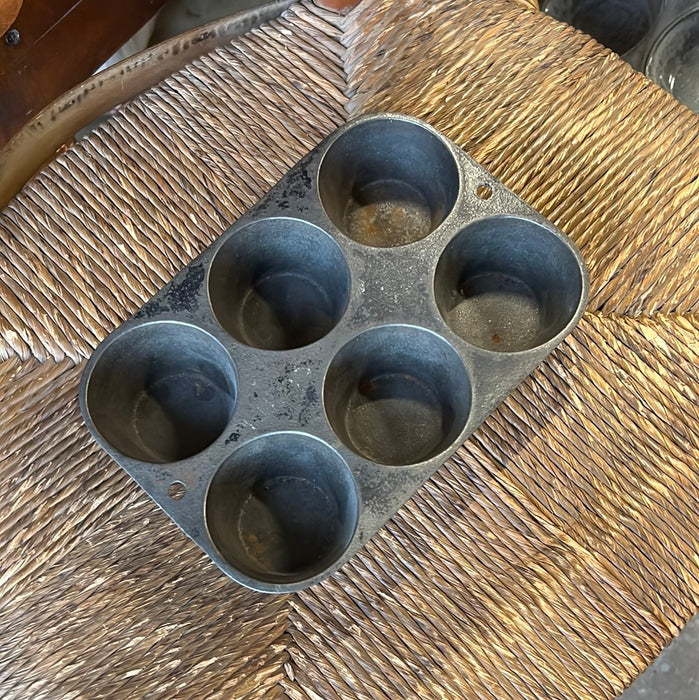 CAST IRON MUFFIN PAN