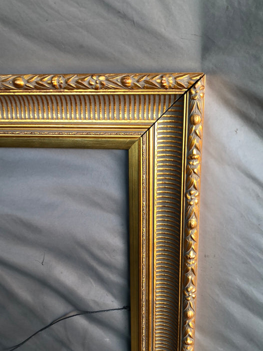 TALL CONCAVE FLUTED GOLD FRAME WITH RELIEF