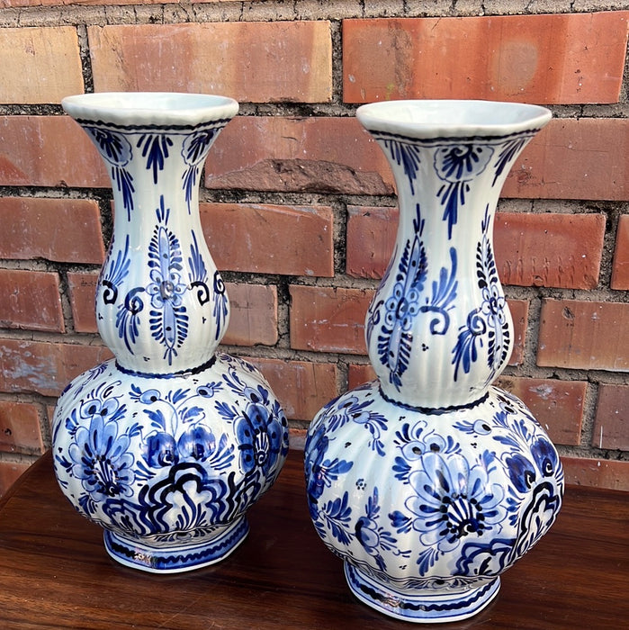 PAIR OF DELFT BULBOUS VASES