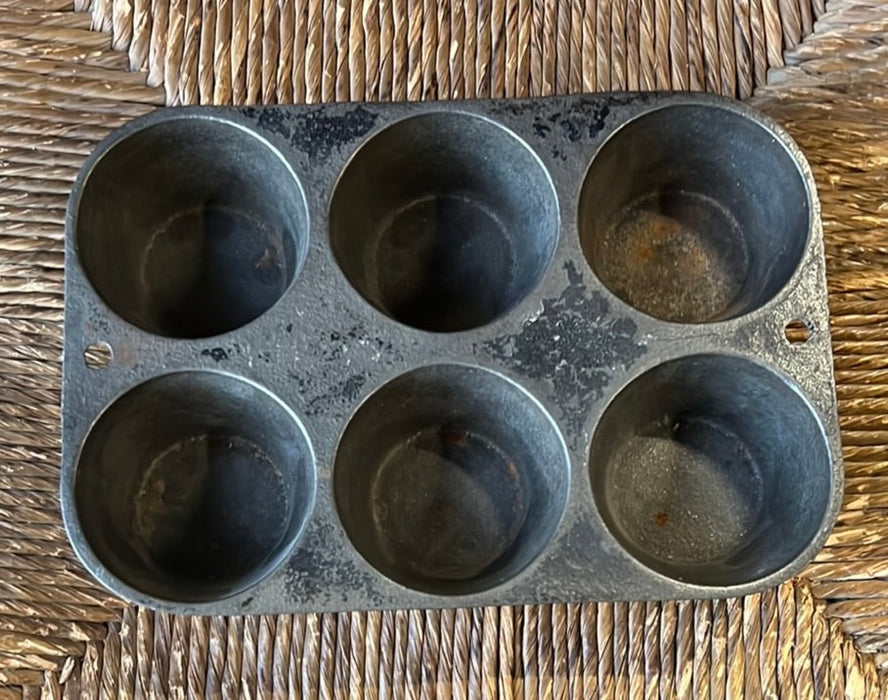 CAST IRON MUFFIN PAN