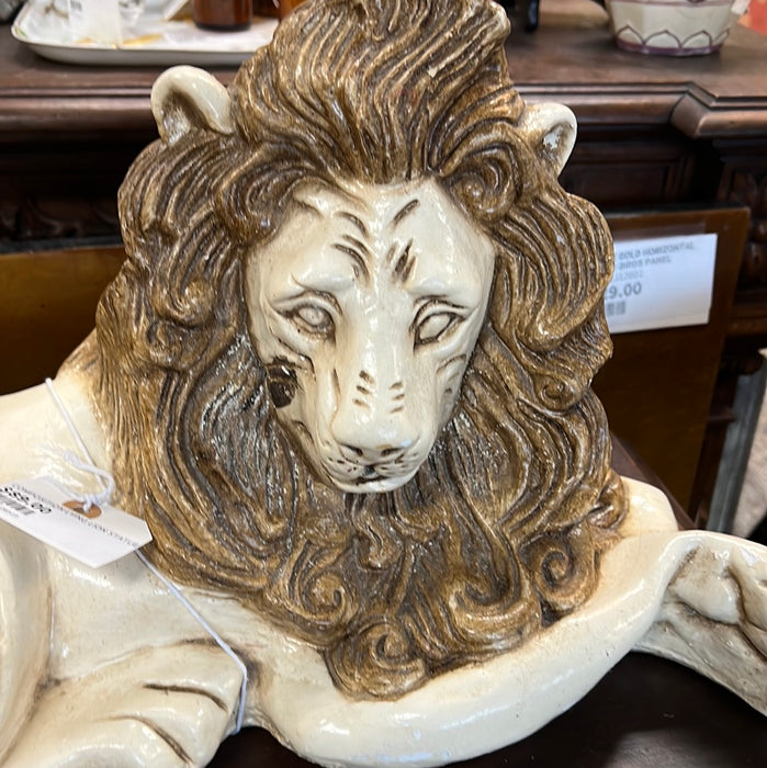 COMPOSITION LYING LION STATUE