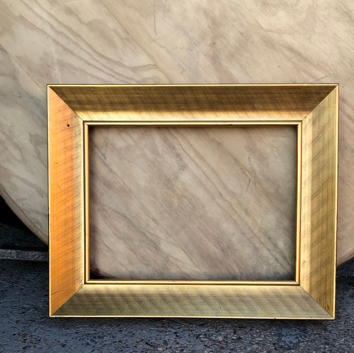 WIDE GOLD MEDIUM FRAME