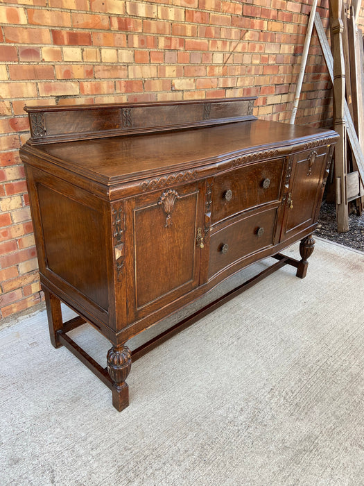 1930S ENGLISH OAK BUFFET WITH CARVED LEGS