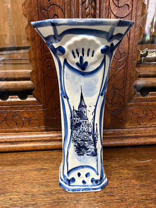 SINGLE FLARED DELFT CHURCH VASE