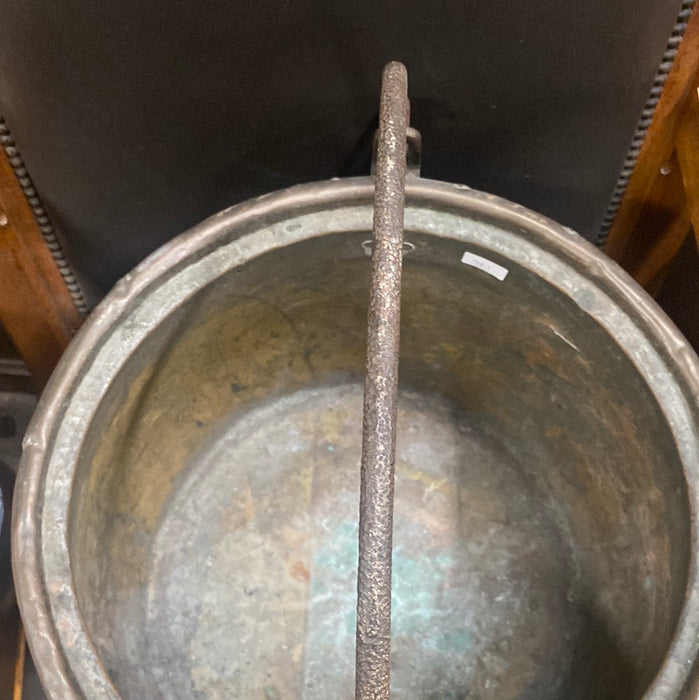 LARGE ROLLED EDGE COPPER AND IRON POT