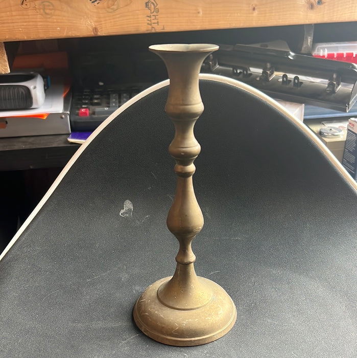 MEDIUM SIZED BRASS CANDLESTICK