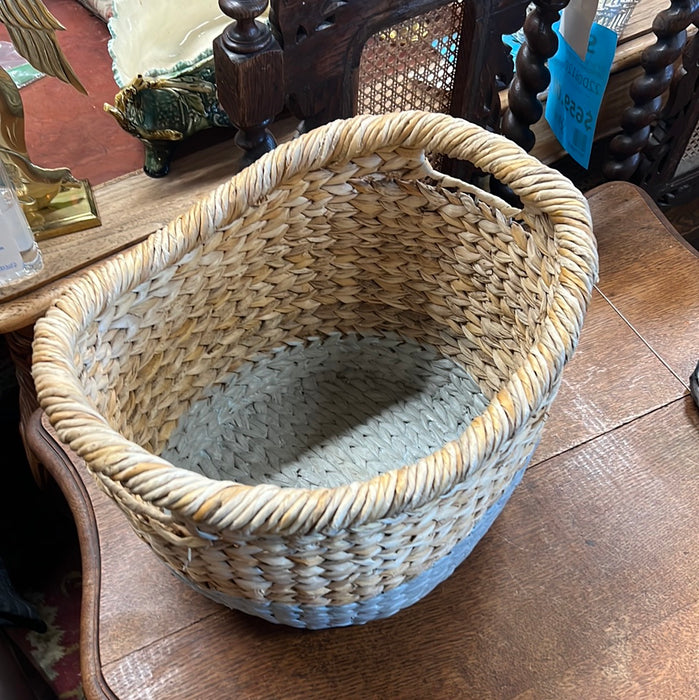 DOUBLE HANDLED WOVEN VINTAGE BASKET